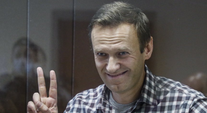 Навални се оплака от силна кашлица и температура