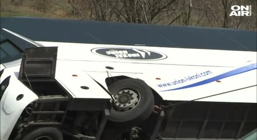 Прокуратурата решава съдбата на жената, блъснала автобуса край Вакарел