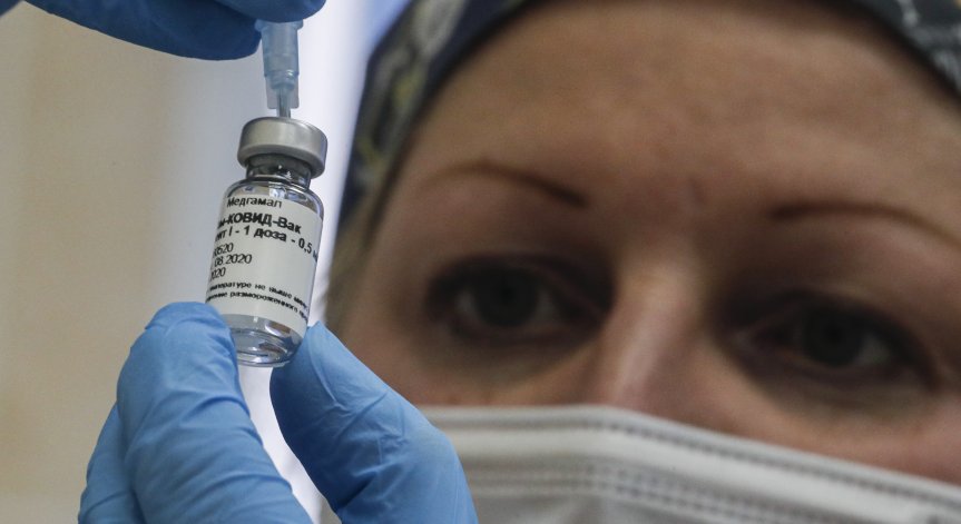 Ковид-19 вилнее в Русия: 80% от леглата в болниците са запълнени