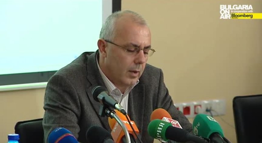 Няма пряка опасност за България след атентата в Париж: Вучков