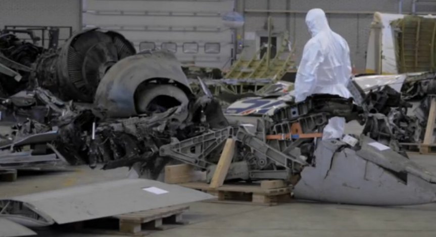 Холандия показа останките от Malaysia Airlines MH17 във военна база