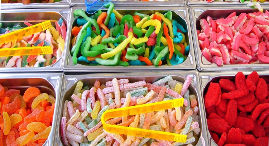 Работа мечта: Кoмпания плаща $100 000 годишна заплата за ядене на бонбони