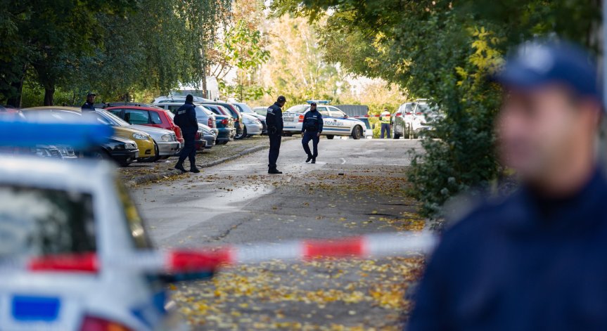 Откриха труп на млад мъж в градинка във Варна, по тялото има следи от травми