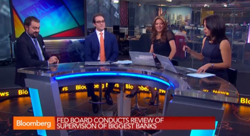 Как Фед регулира големите банки в САЩ