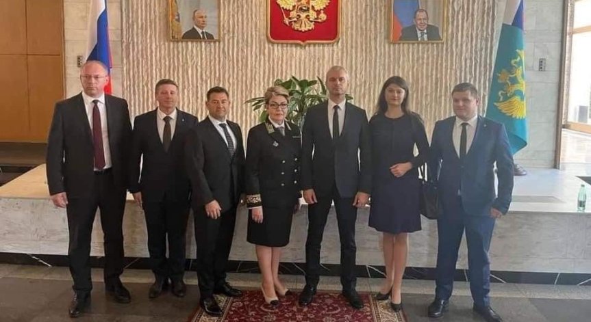 Костадинов за снимката си с Митрофанова: Намери се доказателство, че сме проруска партия