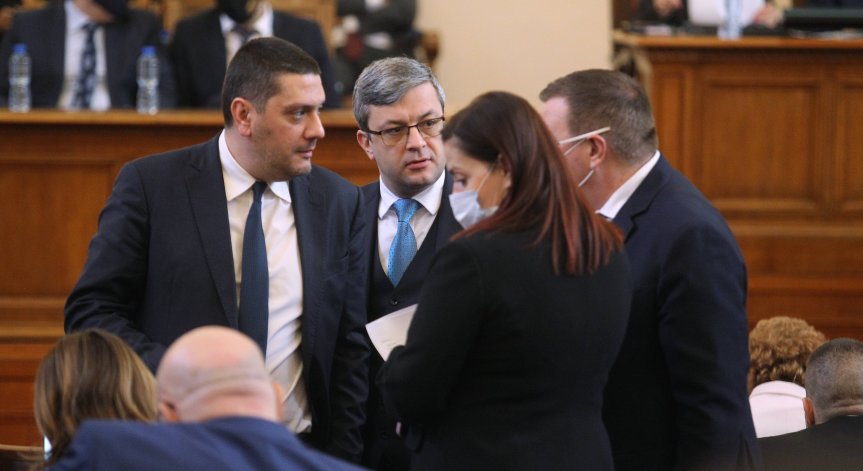 Депутатите си дадоха 5 дни почивка за 3 март
