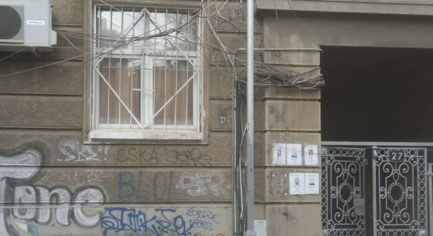 Кварталите, в които живеем - заринати с боклуци и висящи кабели