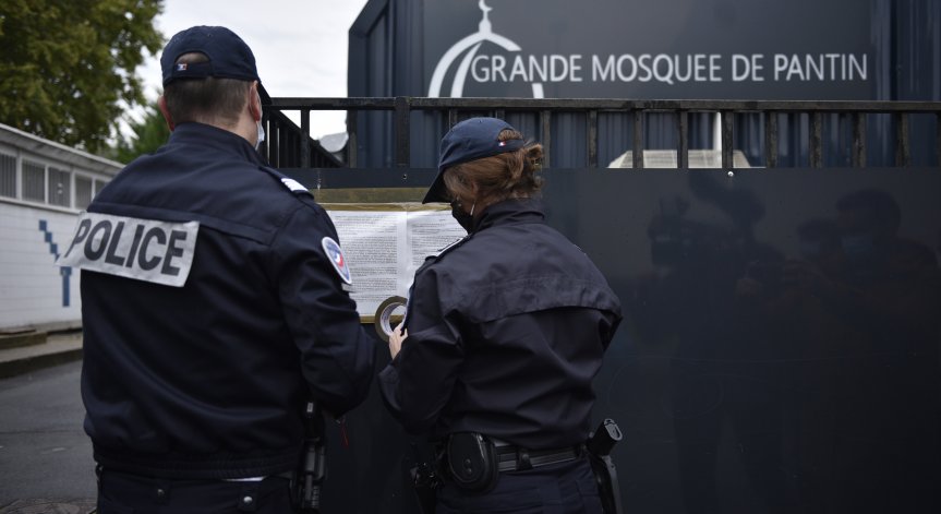 Затварят джамия заради призив за действия срещу убития във Франция учител