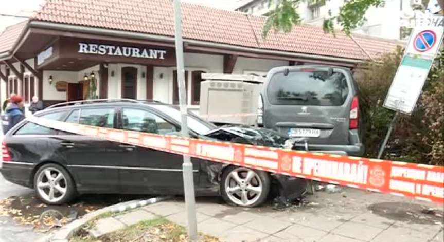 Двама пострадаха при верижна катастрофа на столичната ул. 