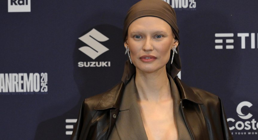 Бивш ангел на Victoria’s Secret не е допусната до ревюто заради борбата ѝ с рака