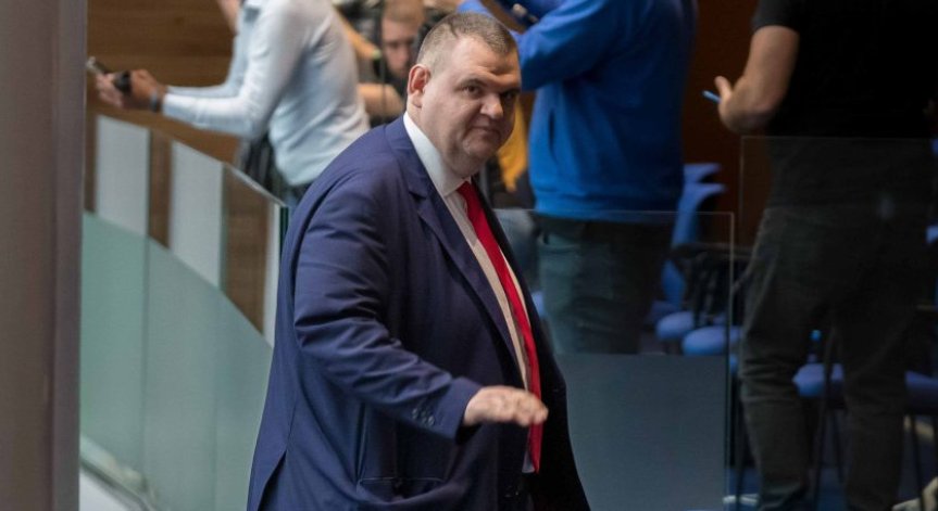 Пеевски: Закриване на Авиоотряда и край на екзотичните воаяжи