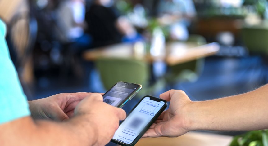 Италианец си татуира QR кода от сертификата за ваксината си
