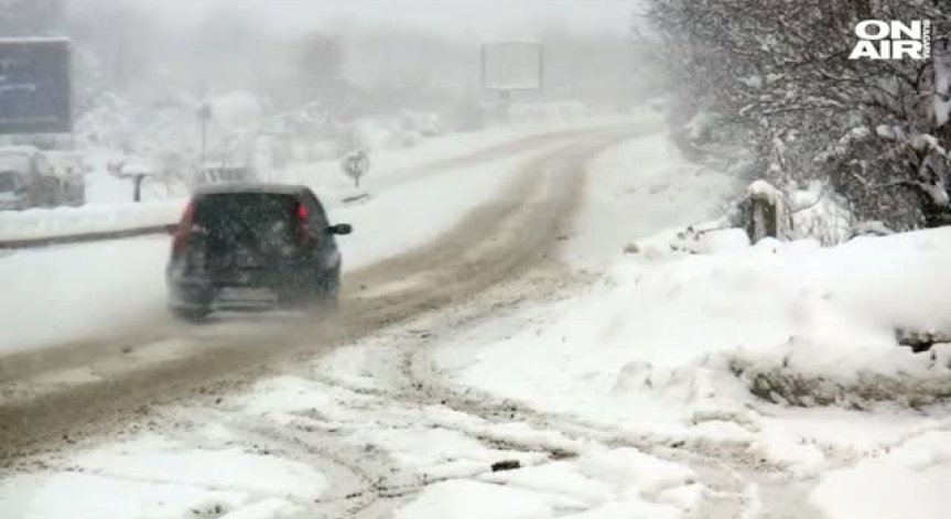 Валежи от сняг и дъжд се очакват в почти цялата страна