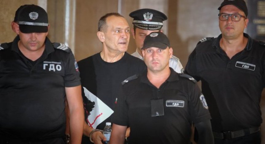 Разпитват Божков за твърденията му, че е плащал 