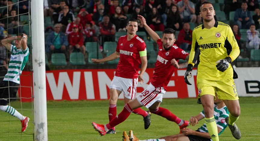 ЦСКА и Евтимов май се разделят, вратарят не скри разочарованието си