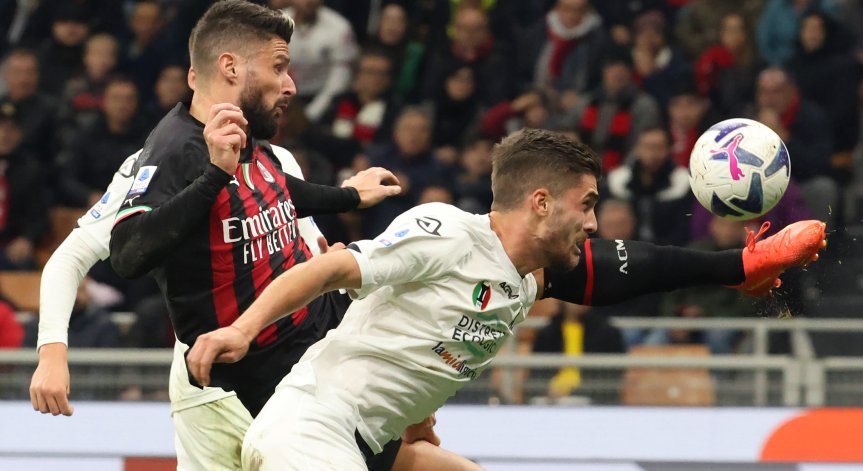 С късен гол на Жиру 