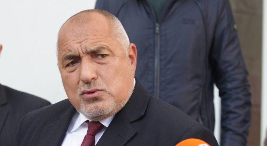 Борисов в ударените от градушка села: Ако има правителство, ще помогнем бързо