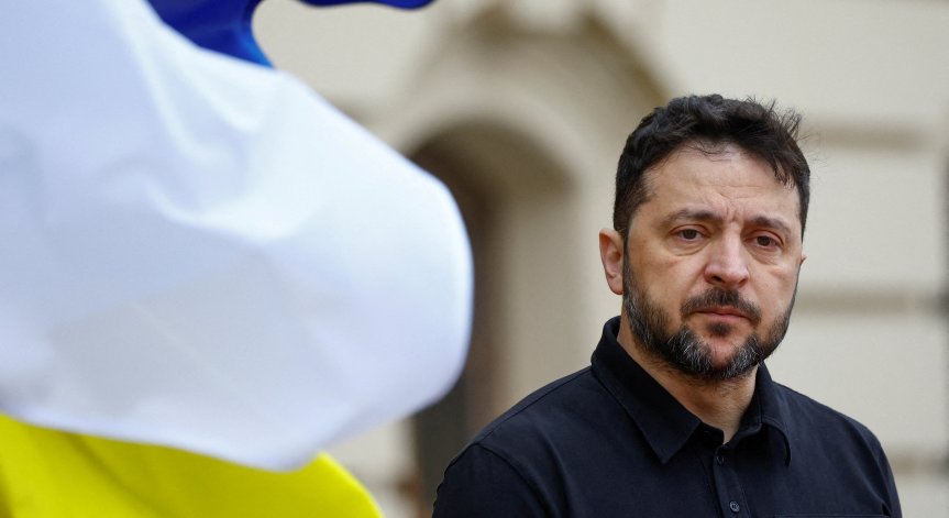 Зеленски обяви: Украйна започва да използва собствено производство ракети