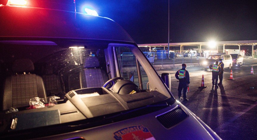 Български бус, претъпкан с мигранти, падна в река в Унгария, най-малко 4-ма загинаха