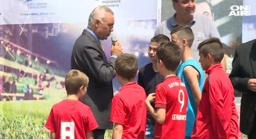 Стоичков представи новата си книга, разкриваща тайната на успеха