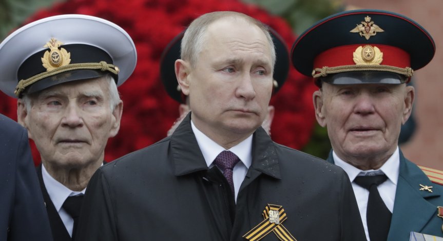 Бивш директор на ЦРУ: Не е изключено Путин да готви мащабен план за 9 май