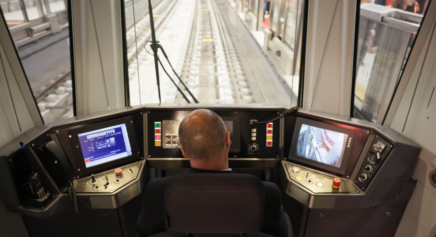 Пускат предсрочно метрото при станции 