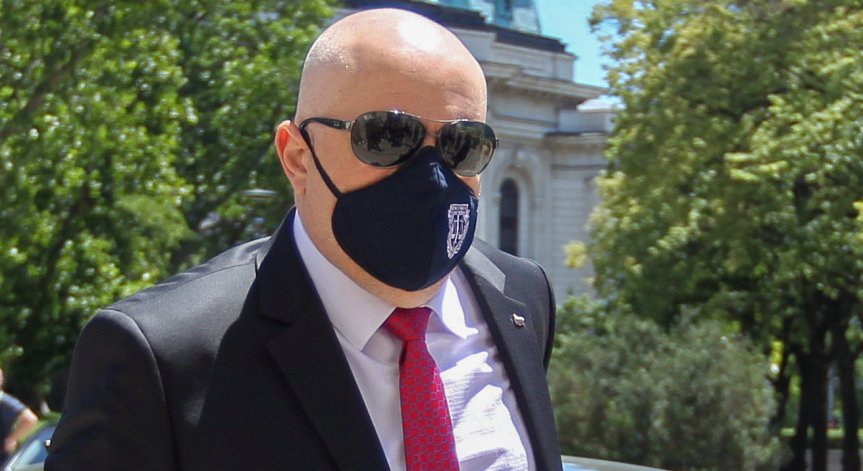 Гешев: Не въвличайте прокуратурата в дребни политически игрички