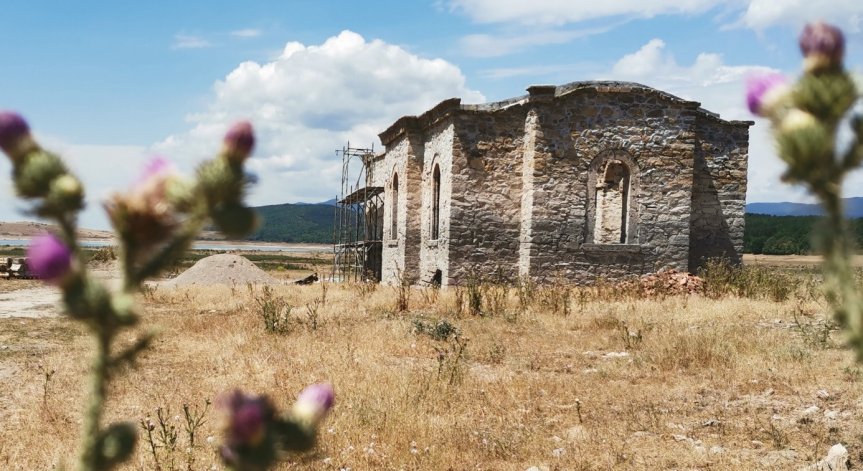 Август също е един от най-топлите месеци август.