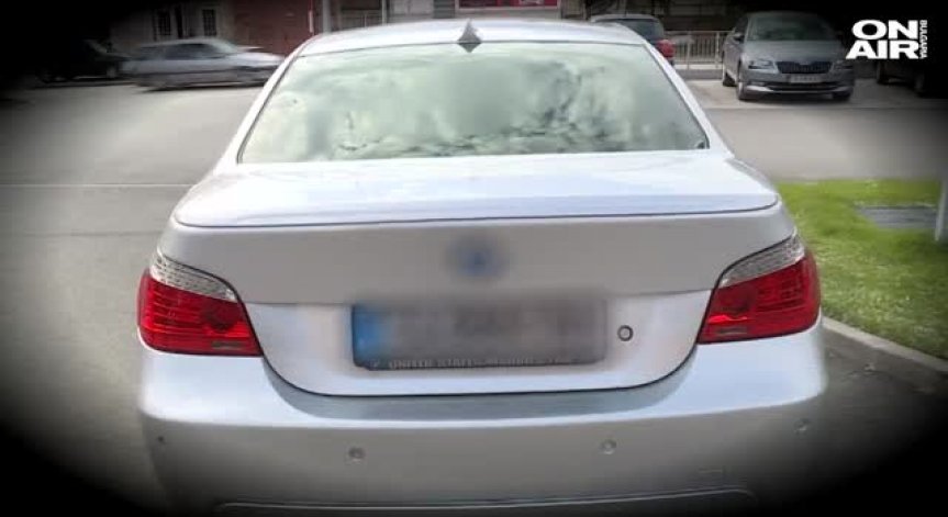 С луксозна кола на бала