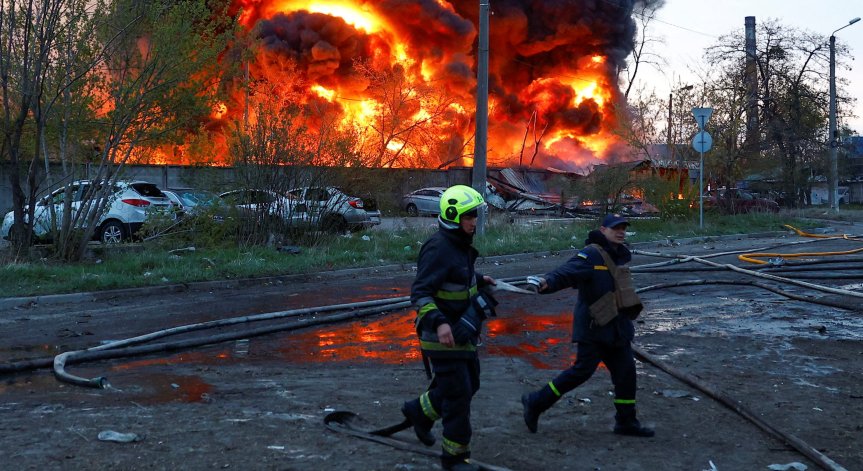 Русия остави 6000 украинци без ток след атака в град Чернигов