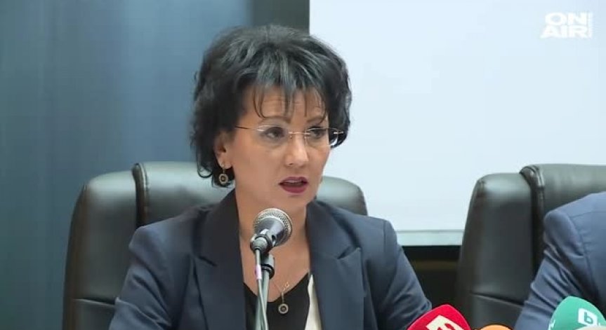 Четирима полицаи са били задържани за каналджийство