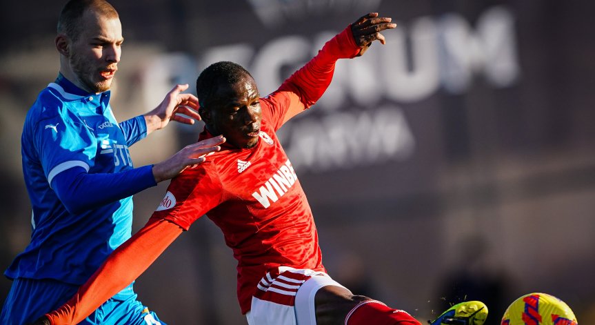 Контузеният Бисмарк Чарлс сменя ЦСКА с 