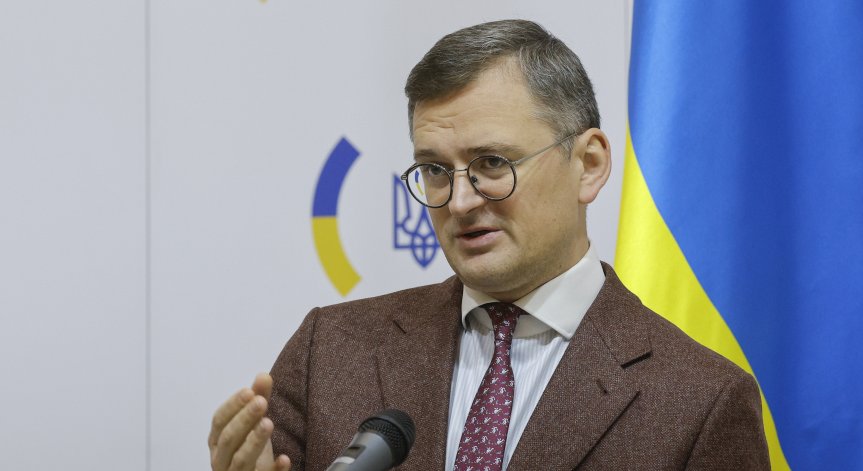 Кулеба: Знамето ни е жълто-синьо, Украйна никога няма да се предаде