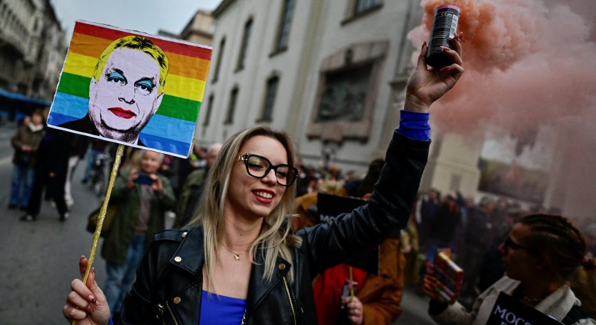 Мнозина бързо заляха една от най-големите улици в Будапеща.