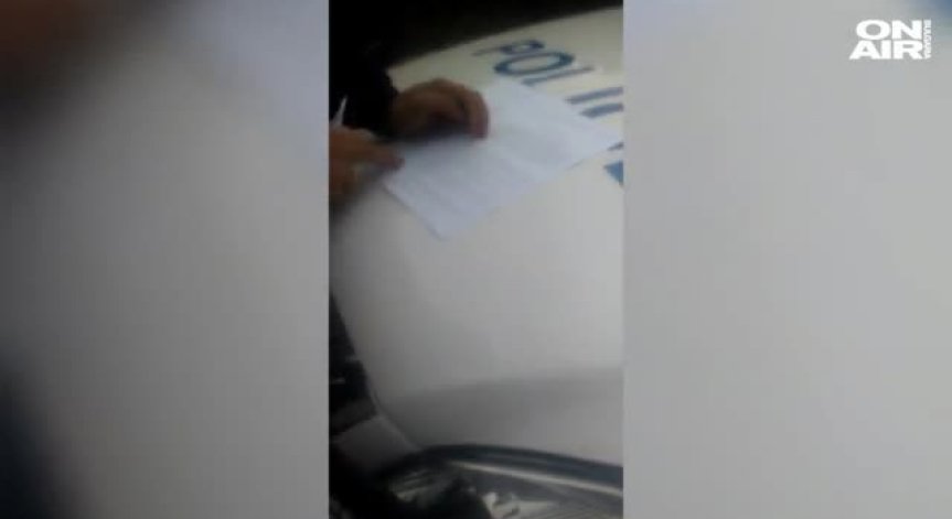 Самоков: Полицаи написали предупредителен протокол на мъж, който агитирал за протести