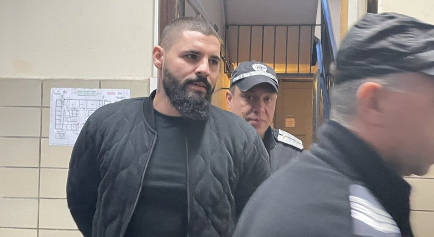 Отложиха делото 