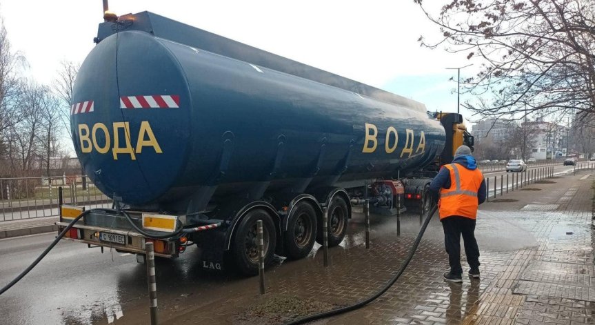 Целта е в спешен порядък да се измият улиците от замърсяването.