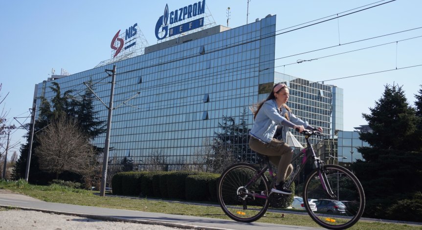 Европейски регулаторни служби влязоха в офиси на 