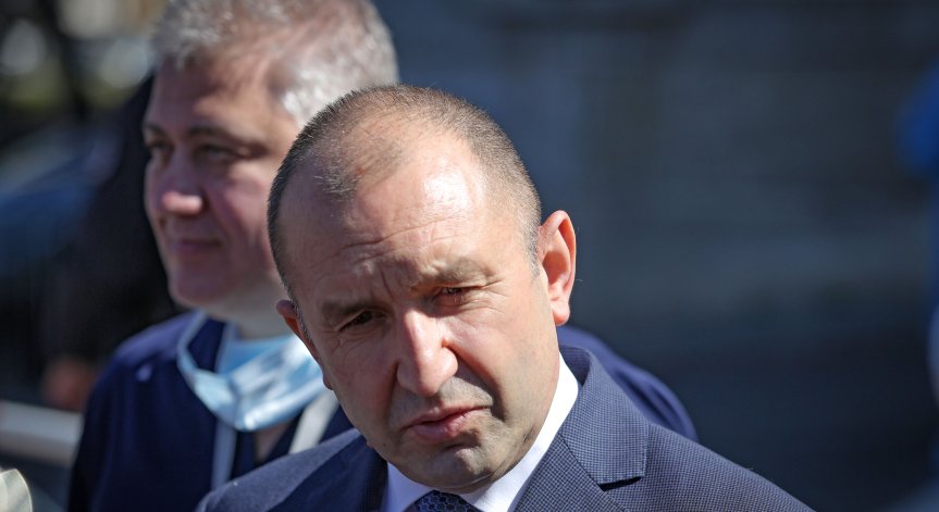 Радев: Борисов и министрите да разкрият цялата кореспонденция с Божков