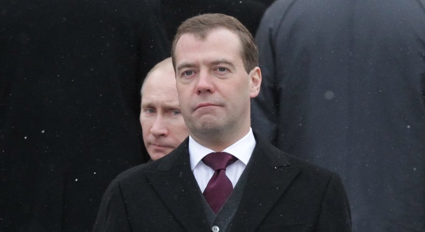 Медведев: Идиоти, не ни плашете с удар по Крим, 