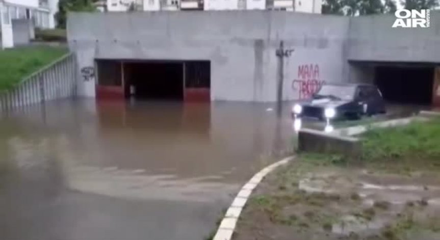 Тежки наводнения в Сърбия, десетки къщи в Белград са под вода