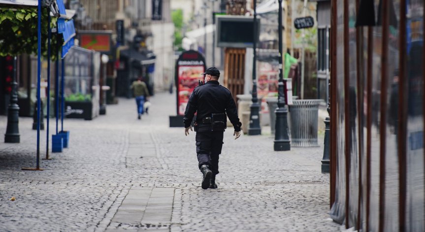 В Румъния става страшно: Въвеждат полицейски час, маски на отрито, поне месец локдаун