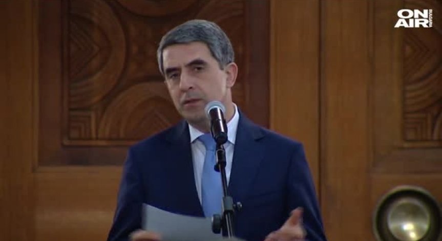 Плевнелиев: Политиците в Македония да седнат на масата на преговорите!