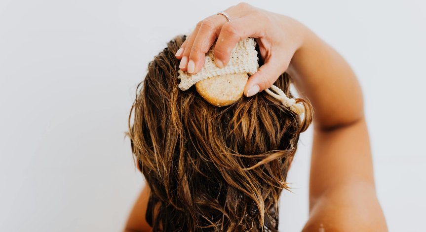 Ако си легнете с мокра коса, има голям шанс да не си върнете обема на чистата коса.