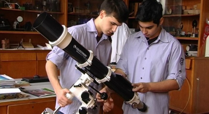 Ученици от Русе разработиха софтуер в помощ на наблюдението на звездите