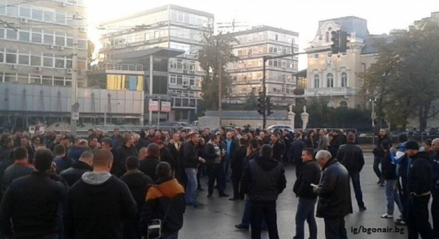 Между 200 и 300 са били полицаите на спонтанния протест днес