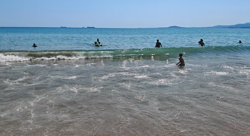 Затварят плаж в Свети Влас заради замърсяване с отпадни води