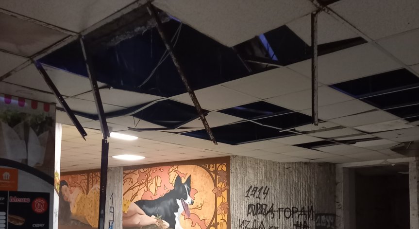 Софийски опасности: Ръждиви железа в подлези, надвиснала колона за афиши