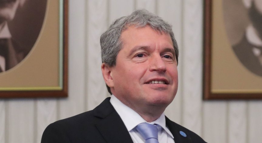 За заплатите на специализантите и младите медици.
