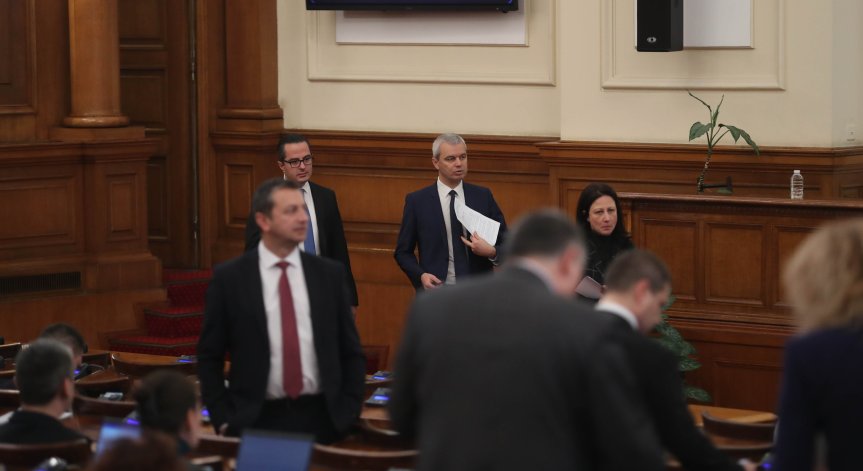 НС прие проектозакона за забрана на износа на нефт и нефтени продукти от Русия